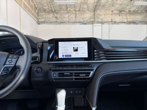 Used 2025 Toyota Camry LE image 18