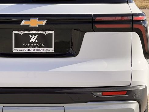 Used 2025 Chevrolet Traverse LT image 6