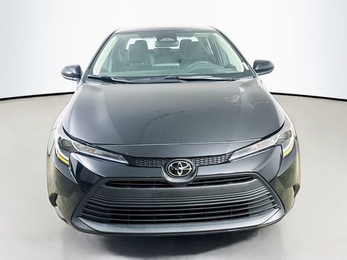 Used 2025 Toyota Corolla LE image 2