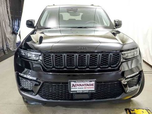 Used 2023 Jeep Grand Cherokee Limited w/ Black Appearance Package AWD/4WD image 3
