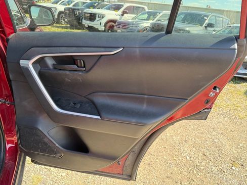 Used 2019 Toyota RAV4 LE w/ All Weather Liner Package AWD/4WD image 37
