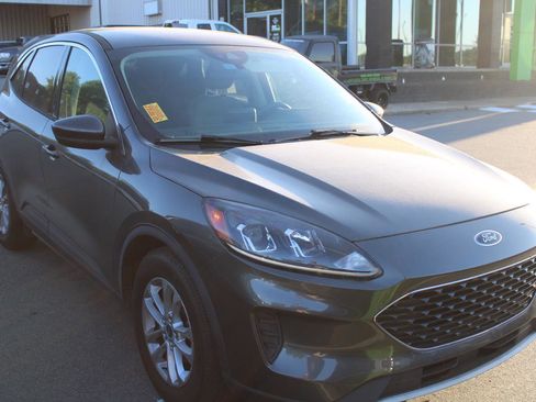 Used 2020 Ford Escape SE image 3