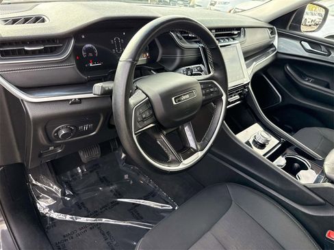 Used 2022 Jeep Grand Cherokee Laredo w/ Luxury Tech Group I image 26