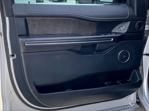 Used 2018 Ford Expedition Limited w/ Equipment Group 301A image 22