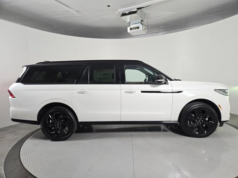 New 2027 Lincoln Navigator L Black Label AWD/4WD image 3