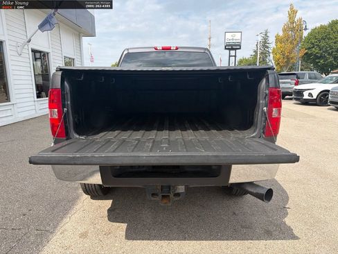 Used 2011 Chevrolet Silverado 2500 LT w/ Interior Plus Package RWD image 6