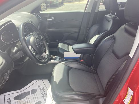 Used 2019 Jeep Compass Latitude FWD image 5