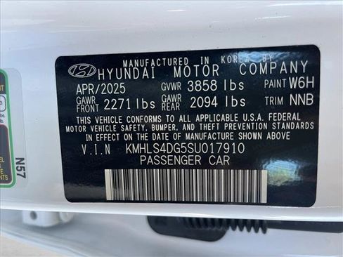 Used 2025 Hyundai Elantra SEL FWD image 24