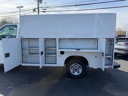 New 2026 GMC Savana 3500 w/ Power Convenience Package RWD image 3