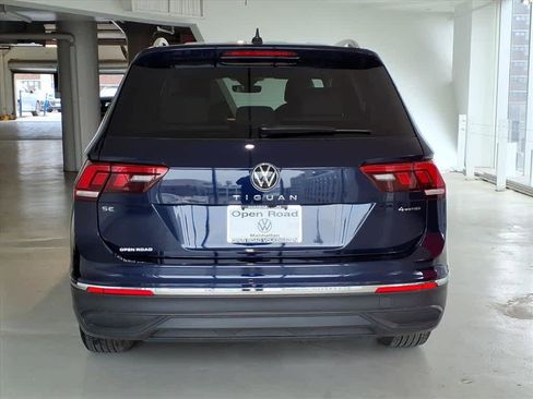 Used 2023 Volkswagen Tiguan SE w/ Panoramic Sunroof Package image 5