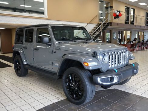 Used 2023 Jeep Wrangler Unlimited Sahara w/ Cold Weather Group AWD/4WD image 20