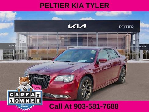 Used 2018 Chrysler 300 S w/ 300S Premium Group image 3