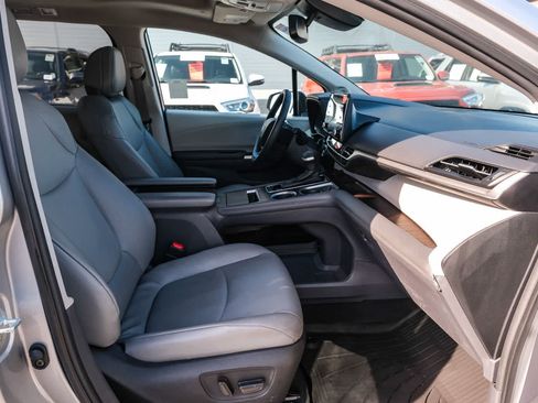 Certified 2024 Toyota Sienna XLE w/ XLE Plus Package FWD image 17