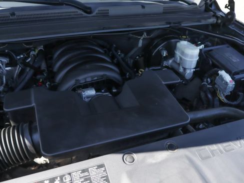 Used 2019 Chevrolet Suburban LT RWD image 13
