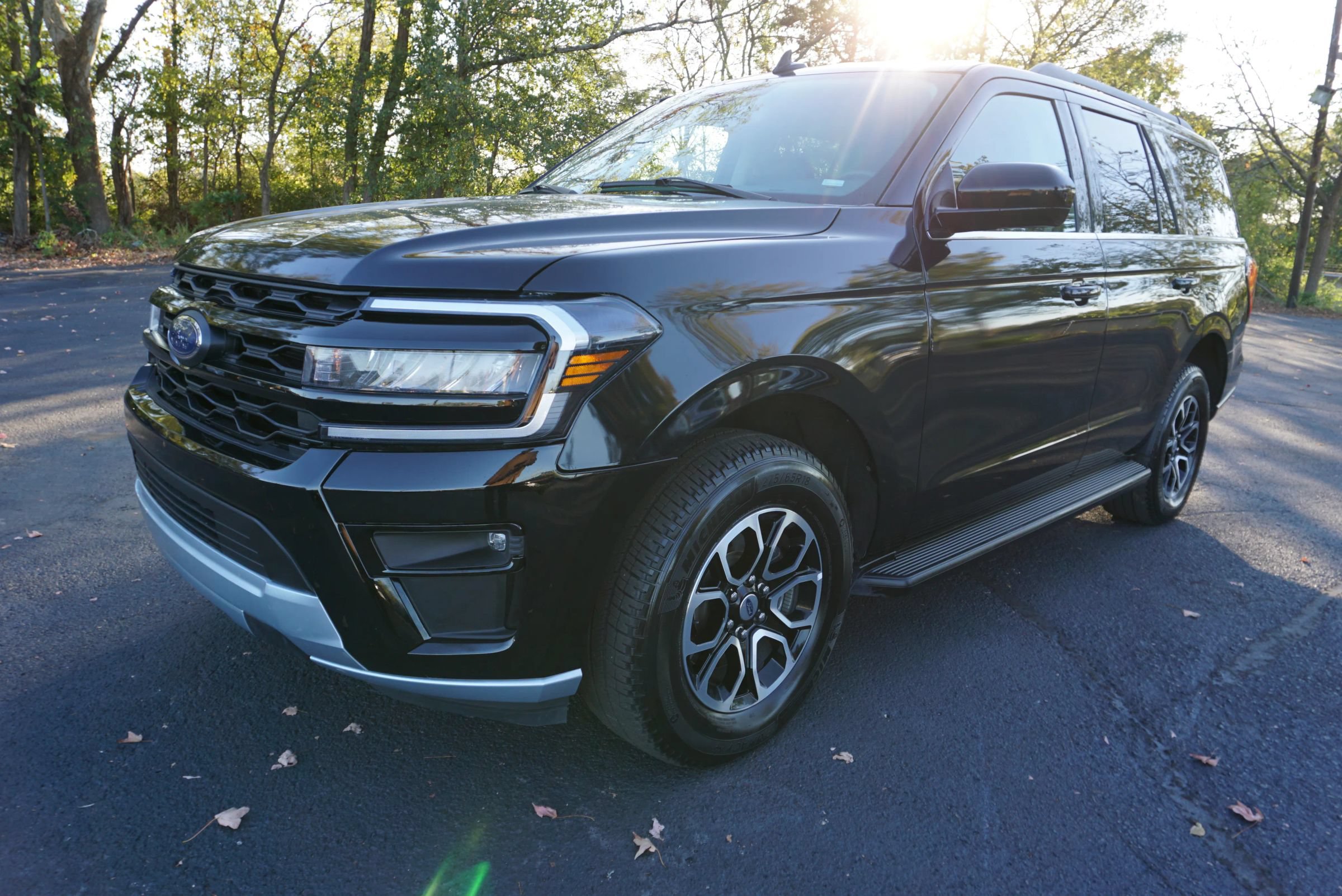 Used 2024 Ford Expedition XLT RWD image 4