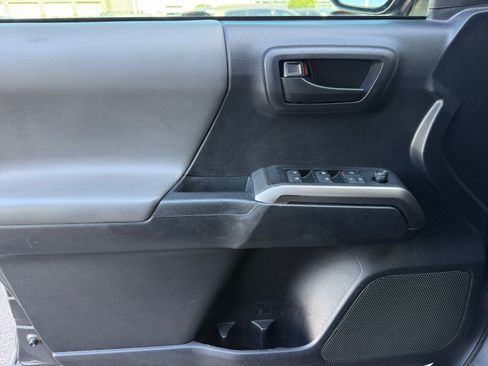 Used 2019 Toyota Tacoma SR5 RWD image 13
