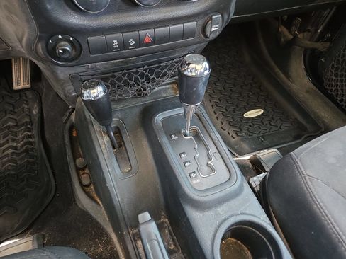 Used 2018 Jeep Wrangler Sport AWD/4WD image 22