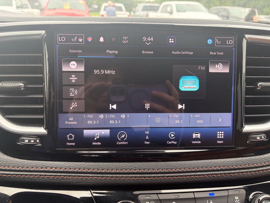 Used 2024 Chrysler Pacifica Pinnacle FWD image 28