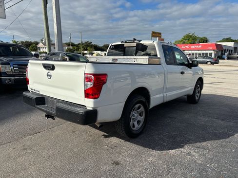 Used 2022 Nissan Titan S image 4