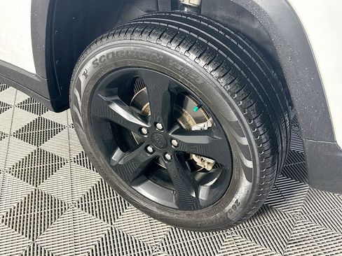 Certified 2023 Jeep Grand Cherokee L Limited w/ Black Appearance Package AWD/4WD image 43