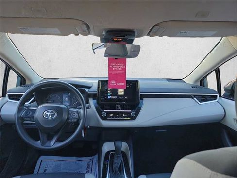 Used 2025 Toyota Corolla LE image 18