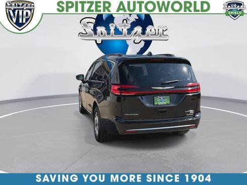 Used 2023 Chrysler Pacifica Limited AWD/4WD image 8