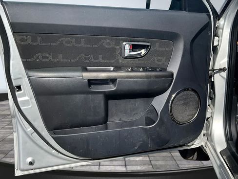 Used 2013 Kia Soul + FWD image 20