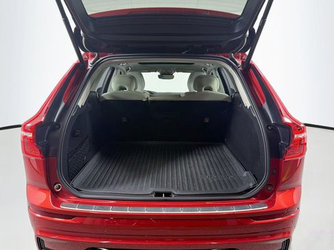 Certified 2024 Volvo XC60 B5 Ultimate w/ Protection Package Premier AWD/4WD image 29