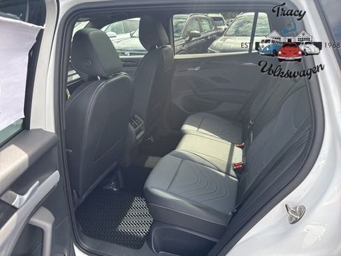 New 2025 Volkswagen Tiguan SE R-Line image 18
