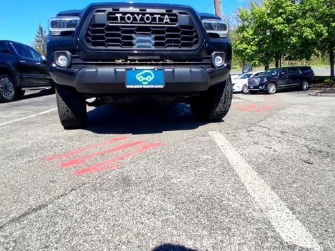 Used 2020 Toyota Tacoma TRD Off-Road w/ TRD Premium Off Road Package AWD/4WD image 17