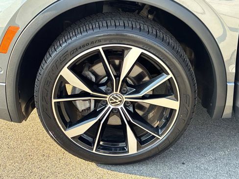 Certified 2024 Volkswagen Tiguan SEL R-Line AWD/4WD image 21