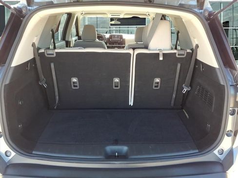 Used 2022 Nissan Pathfinder SV image 11