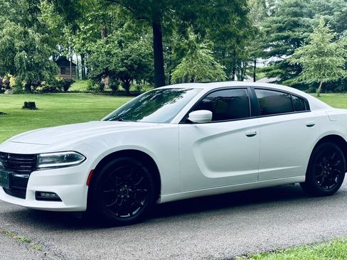 Used 2016 Dodge Charger SXT AWD/4WD image 6