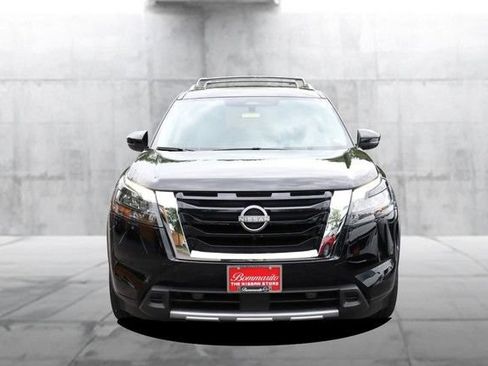 Certified 2025 Nissan Pathfinder SL w/ SL Premium Package AWD/4WD image 4