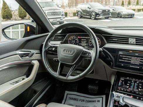 Used 2024 Audi Q8 e-tron Prestige image 14