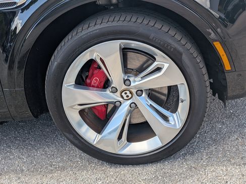 Used 2020 Bentley Bentayga AWD/4WD image 11