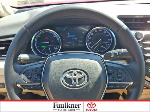 Certified 2019 Toyota Camry XLE FWD image 19