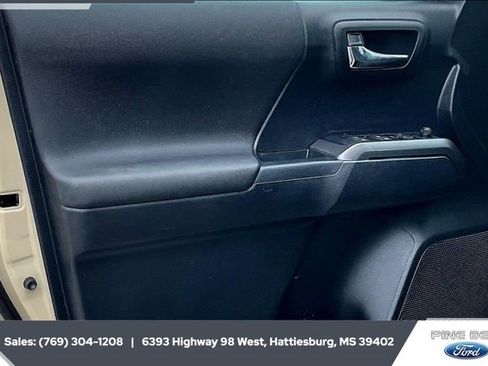 Used 2019 Toyota Tacoma TRD Sport w/ Technology Package image 18