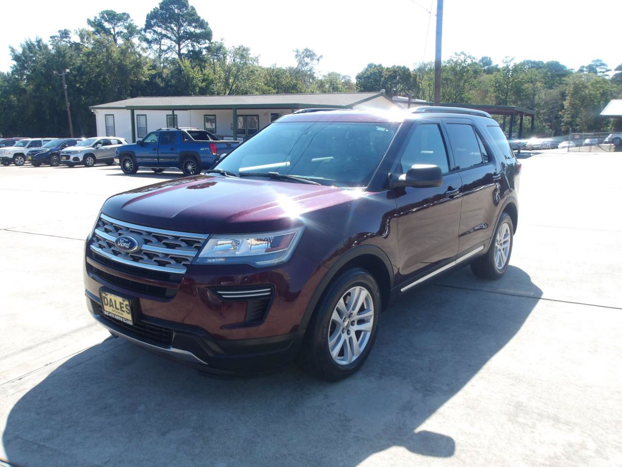 Used 2018 Ford Explorer XLT FWD image 2