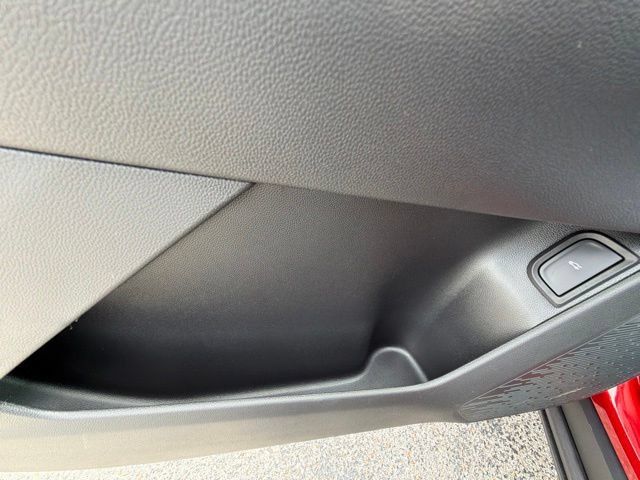 New 2027 Chevrolet Equinox LT w/ Convenience Package II FWD image 21