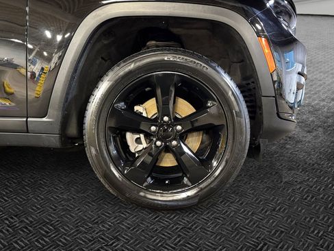 Used 2023 Jeep Grand Cherokee L Laredo AWD/4WD image 11