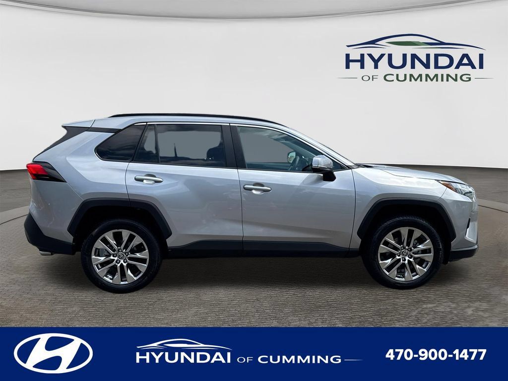 Used 2022 Toyota RAV4 XLE Premium FWD image 9