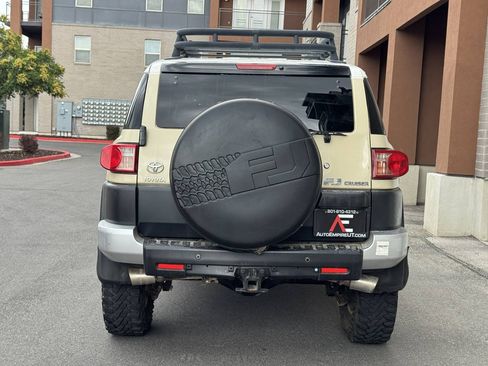 Used 2008 Toyota FJ Cruiser 4WD image 4
