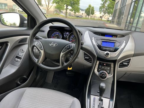 Used 2013 Hyundai Elantra FWD image 10