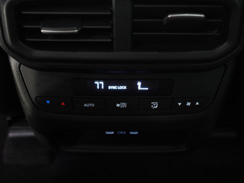 Used 2024 Honda Pilot Touring image 23