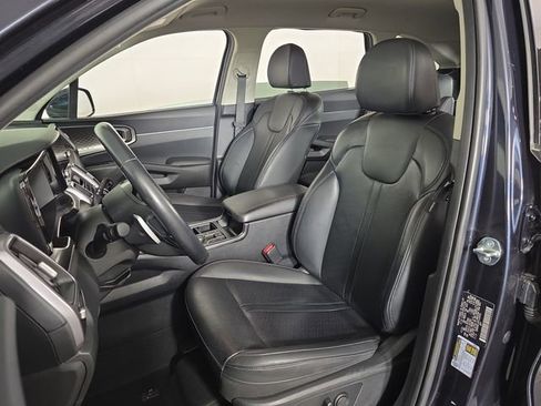 Used 2023 Kia Sorento EX image 17