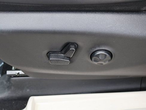 Used 2023 Chrysler Pacifica Touring-L image 34