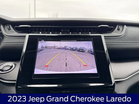 Used 2023 Jeep Grand Cherokee Laredo AWD/4WD image 22