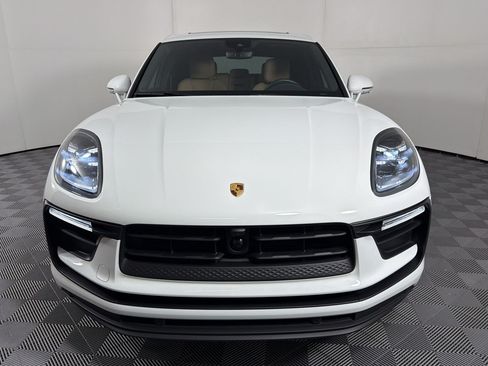 Certified 2024 Porsche Macan AWD/4WD image 6