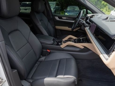 Used 2024 Porsche Cayenne image 22